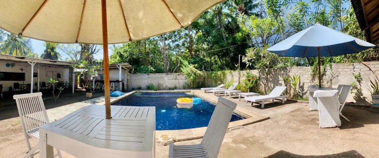 Santai Bungalow Τζίλι Τραγουανγκάν Εξωτερικό φωτογραφία