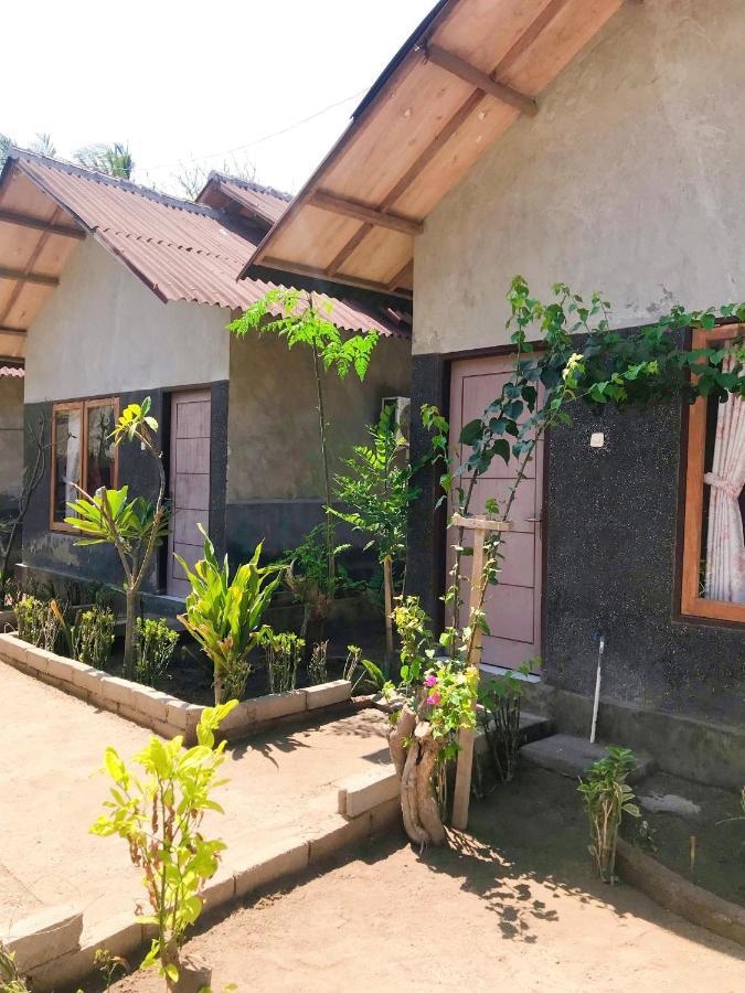 Santai Bungalow Τζίλι Τραγουανγκάν Εξωτερικό φωτογραφία